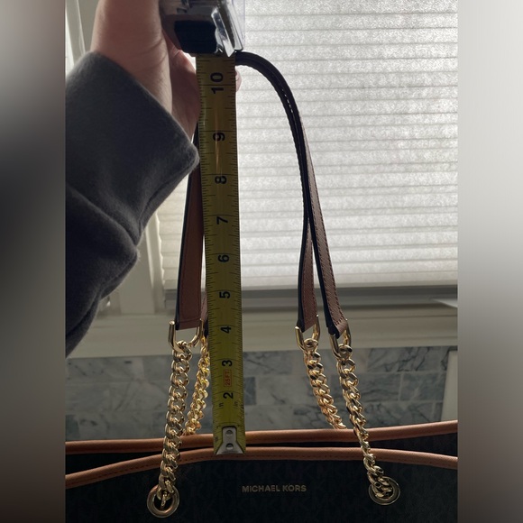 Michael Kors Jet Set Chain Laptop Tote - Picture 15 of 15